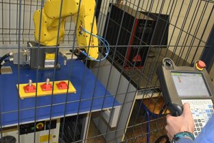 Zväčšiť fotografiu - Študijný odbor 2411 k mechanik nastavovač – programátor cnc a robotizácia - fotoalbum - DSC_4158