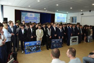 Zväčšiť fotografiu - Deň plný tradícií a lúčenia: maturanti aj májové oslavy