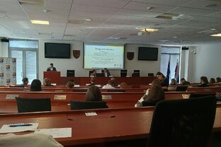 Zväčšiť fotografiu - Naši žiaci na sneme delegátov krajského mládežníckeho parlamentu tsk
