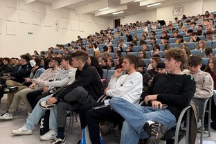 Zväčšiť fotografiu - Prednáška „všetko čo neviete o nových trendoch v ekonomike, financiách a marketingu a báli ste sa opýtať“