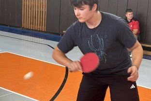 Zväčšiť fotografiu - Soš strojnícka obsadila skvelé 2. miesto na stolnotenisovom turnaji