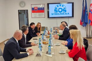 Zväčšiť fotografiu - Stretnutie so zástupcami banskobystrického samosprávneho kraja a spoločnosti chropynska slovakia a.s.
