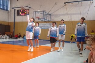 Zväčšiť fotografiu - Účasť našej školy na okresnom kole vo volejbale stredných škôl