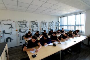 Zväčšiť fotografiu - Úspech našich žiakov na súťaži mladý silnoprúdar a mladý elektronik