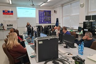 Zväčšiť fotografiu - Úspešný seminár technickej angličtiny s využitím ai nástrojov