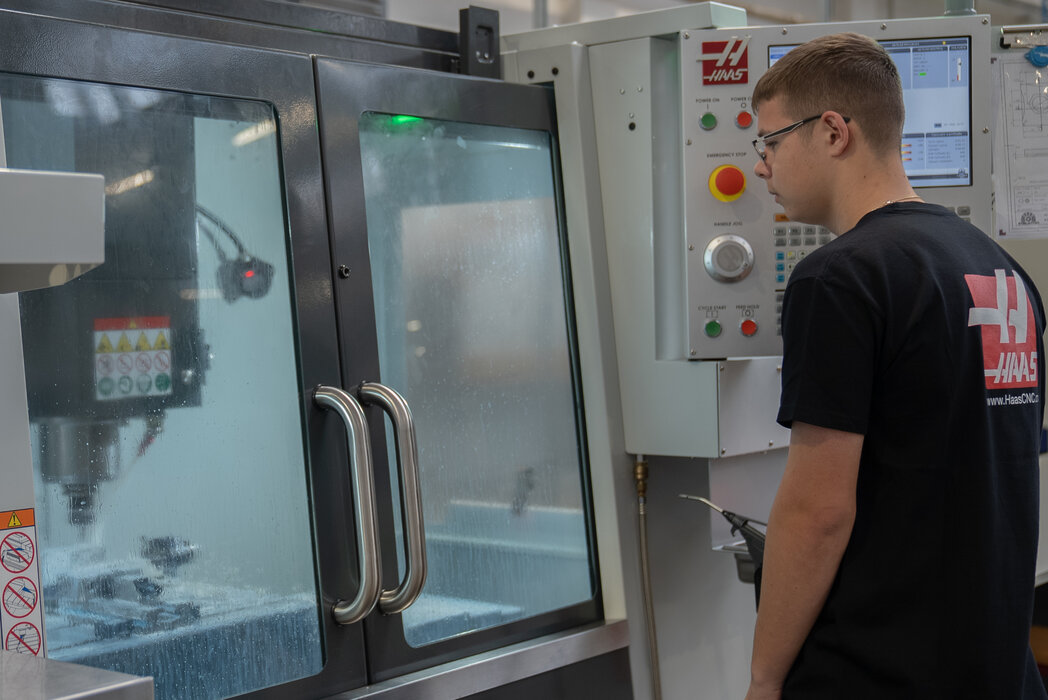 2413 K mechanik strojov a zariadení - oprava a údržba CNC strojov a robotizácia