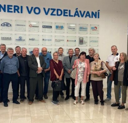 Bývalí absolventi z roku 1972 opäť v školských dielňach