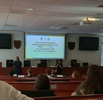 Naši žiaci na Sneme delegátov Krajského mládežníckeho parlamentu TSK