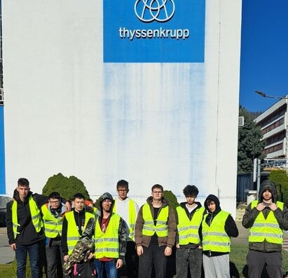 Žiaci 1.E spoznávali výrobu vo firme thyssenkrupp rothe erde Slovakia, a.s.