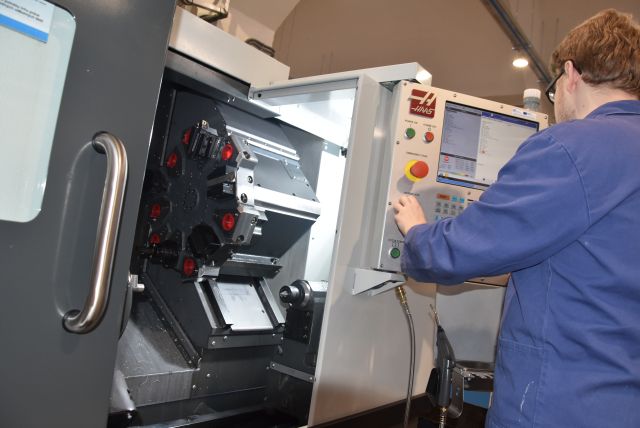 2411 K mechanik nastavovač – programátor CNC