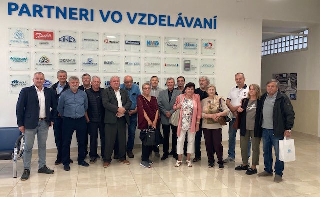 Bývalí absolventi z roku 1972 opäť v školských dielňach