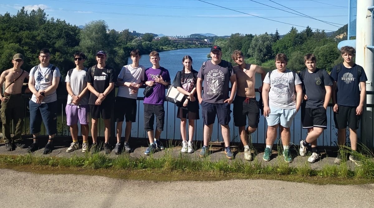 Študenti 2.E spoznávali silu čistej energie na Vodnom diele Považská Bystrica