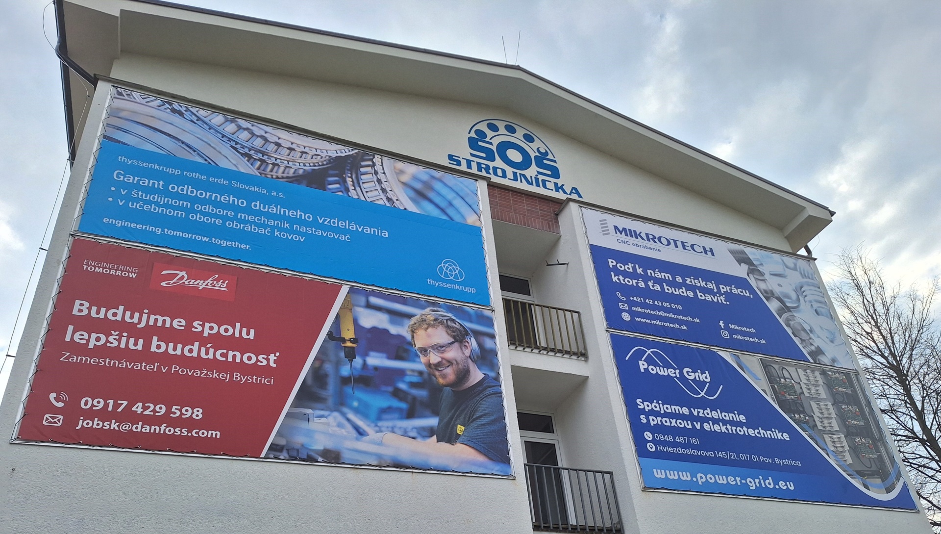 Spolupráca so zamestnávateľmi viditeľná aj na budove školy